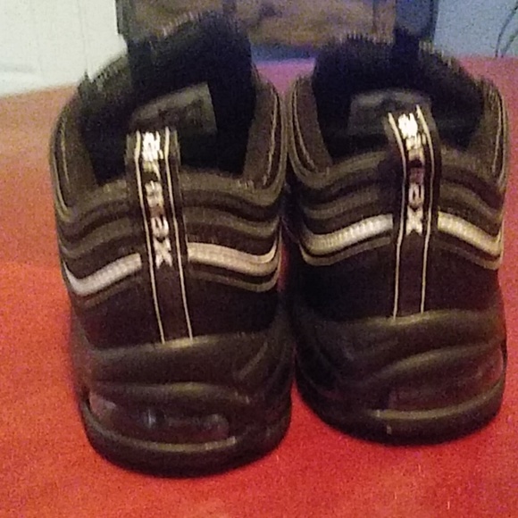 97 air maxes - Picture 3 of 4